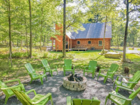 Modern Cabin with Hot Tub and Outdoor Fireplace
